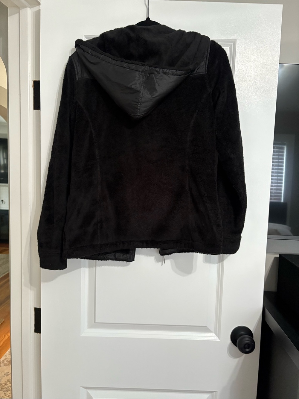 The North Face woman’s Black Hooded fleece Jacket - Picture 3 of 3
